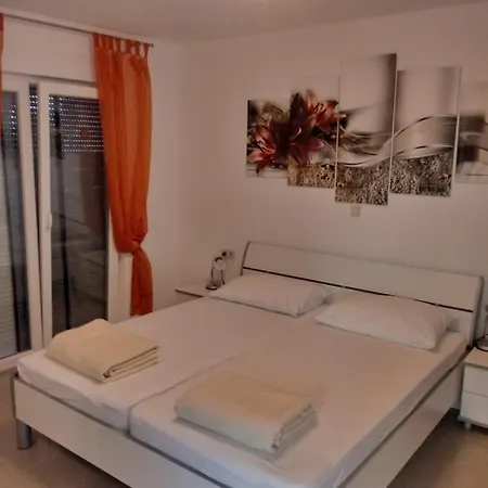 Apartment Elena *