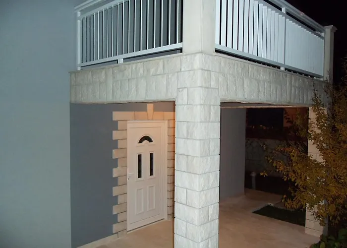 Elena Apartman